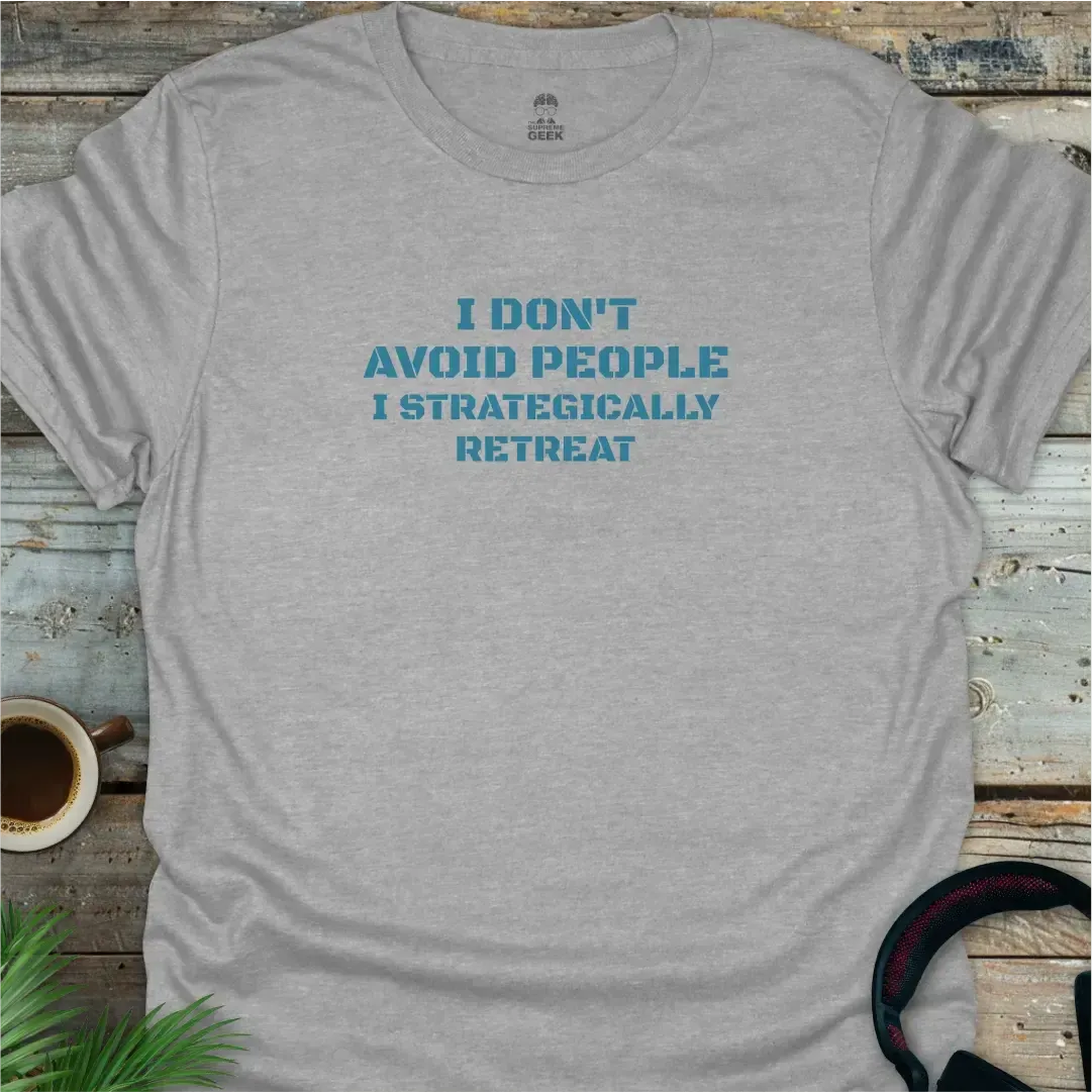 I Don't Avoid People. I Strategically Retreat. - Geek T-Shirt - Sport Grey